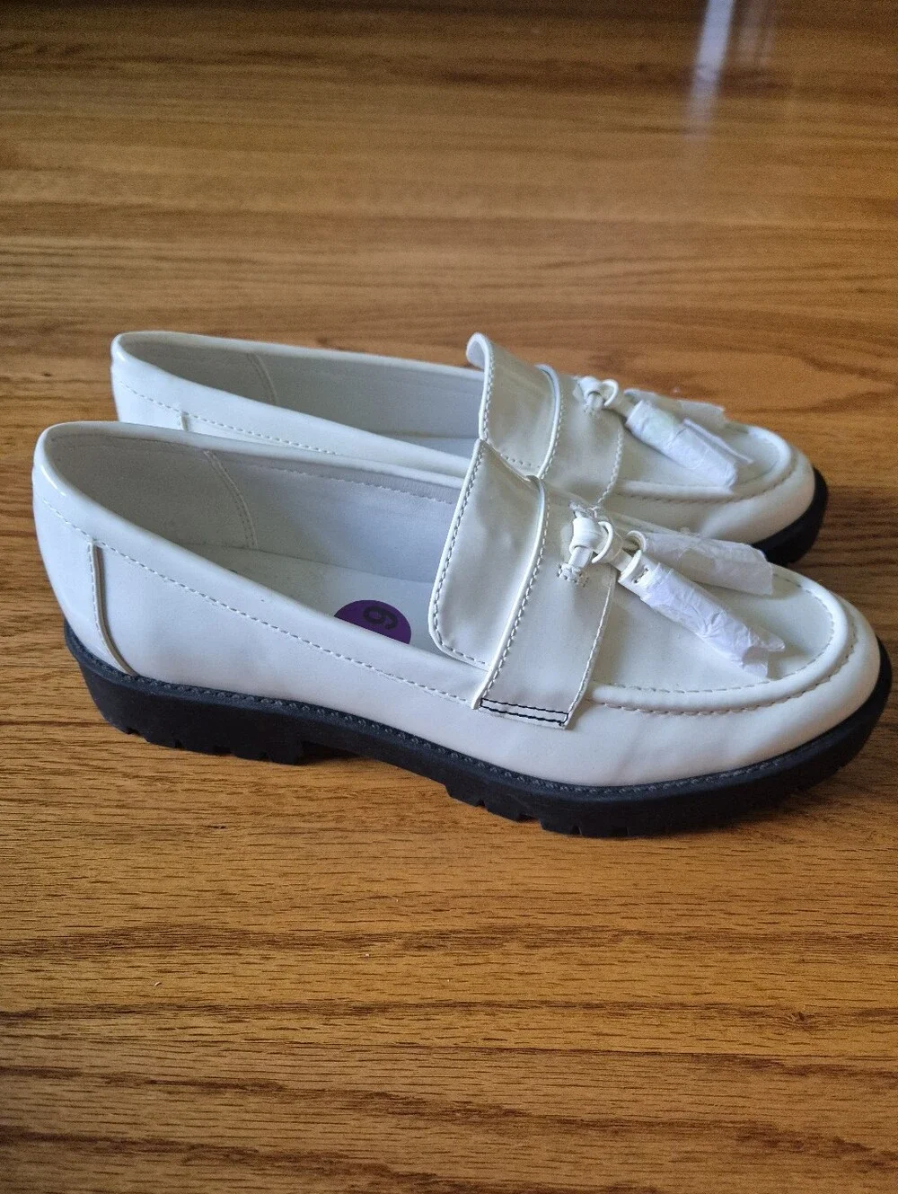 Bandolino White Patent Tassel Loafers, size 6,5 NWOB